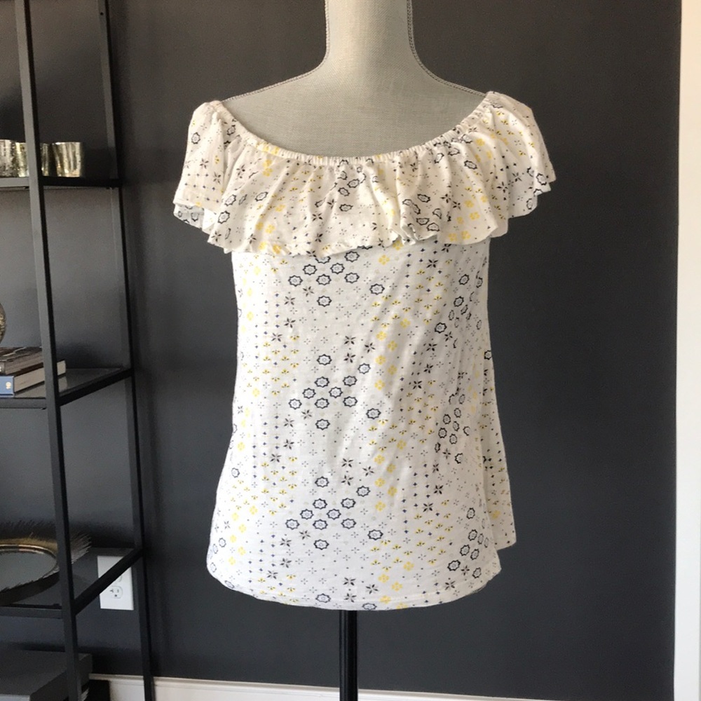 Cute Top with navy and yellow pattern.